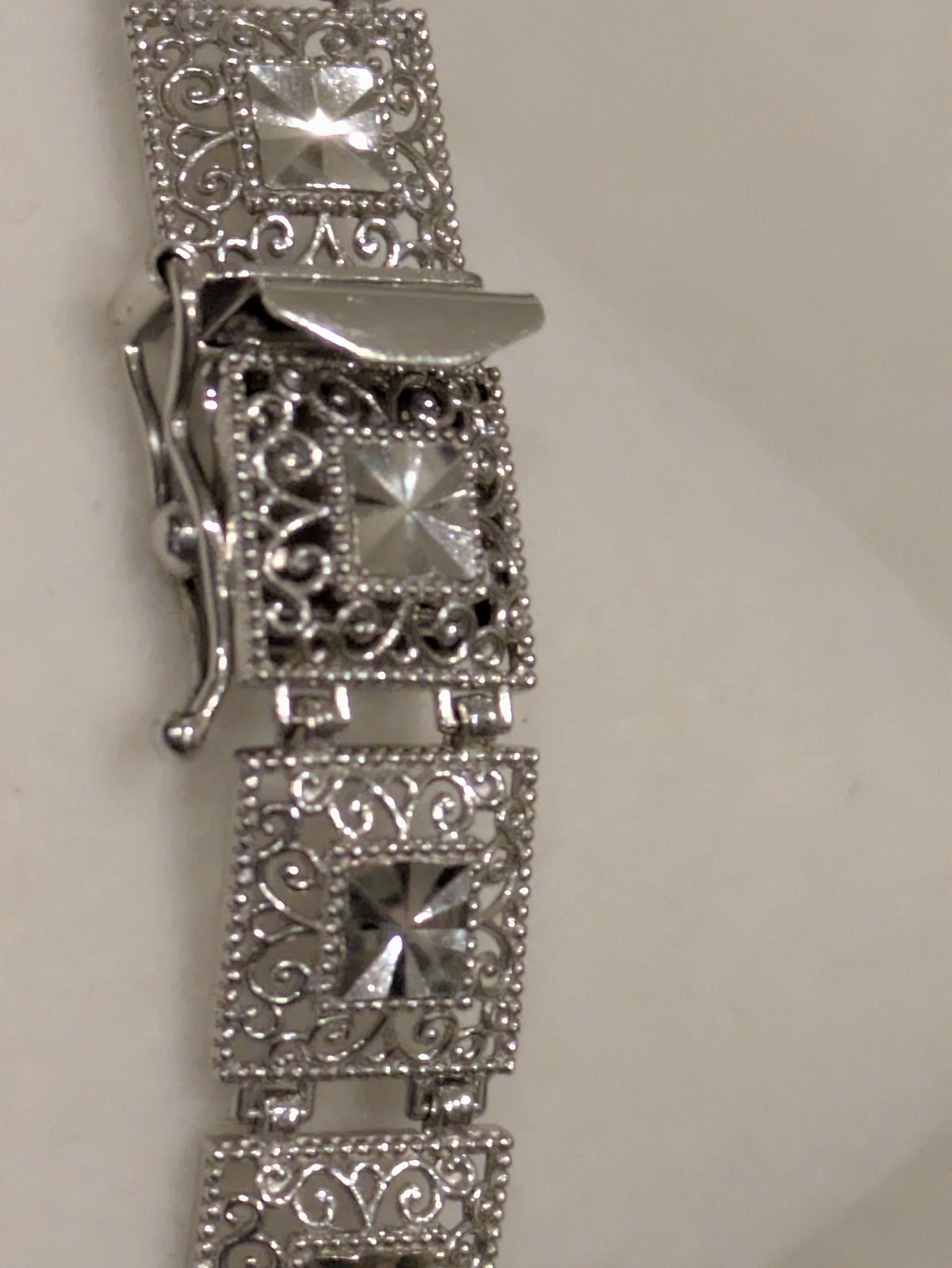 10kt White Gold 8.8mm Square Filigree Link Chain 7.25″ Bracelet 7.74 Grams
