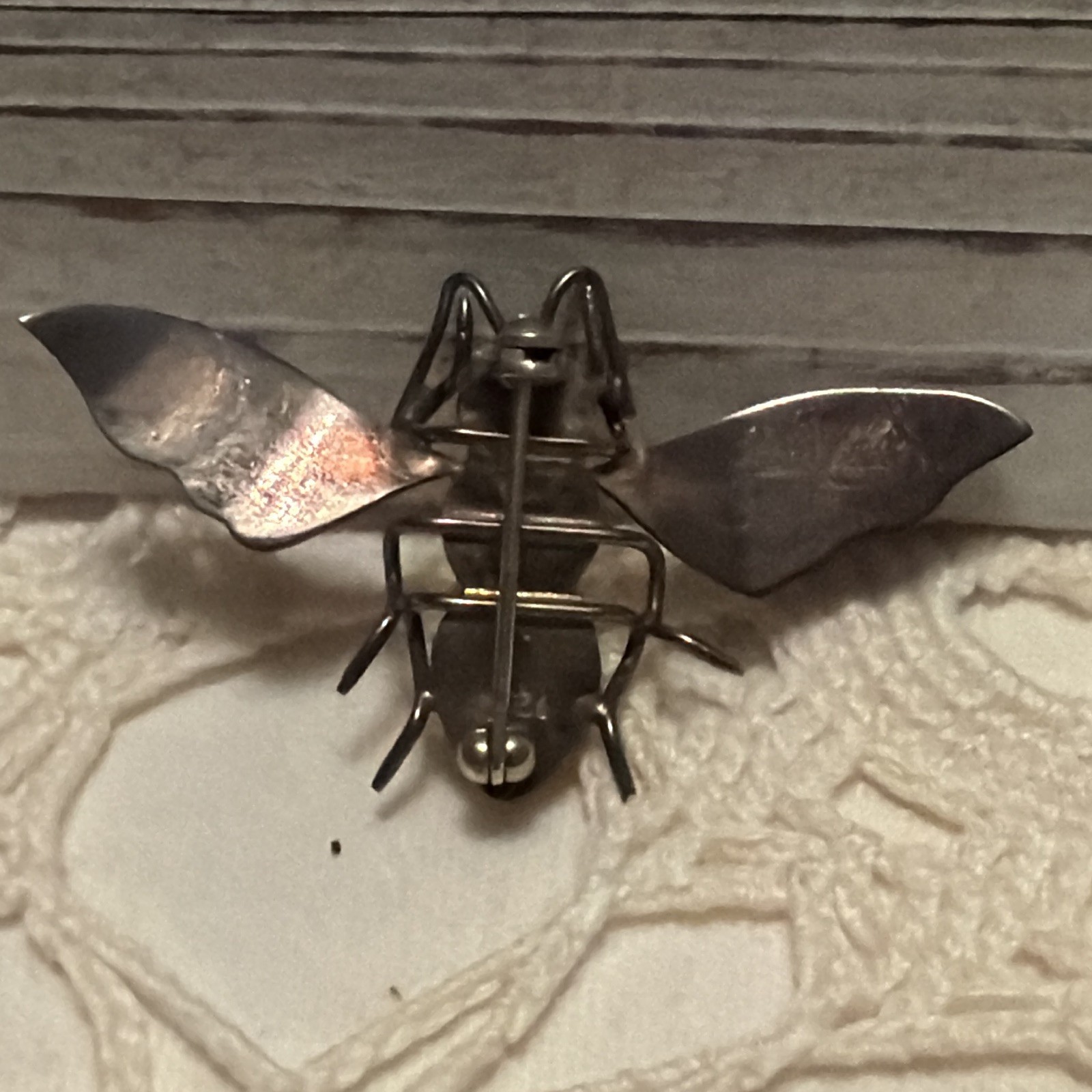 Insect Bee Style Brooch Pin Metal Silver Tone Wings Yellow Body e18