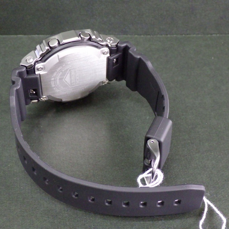 New CASIO G SHOCK GM 5600U 1JF Metal covered Silver Digital 20 ATM water resista