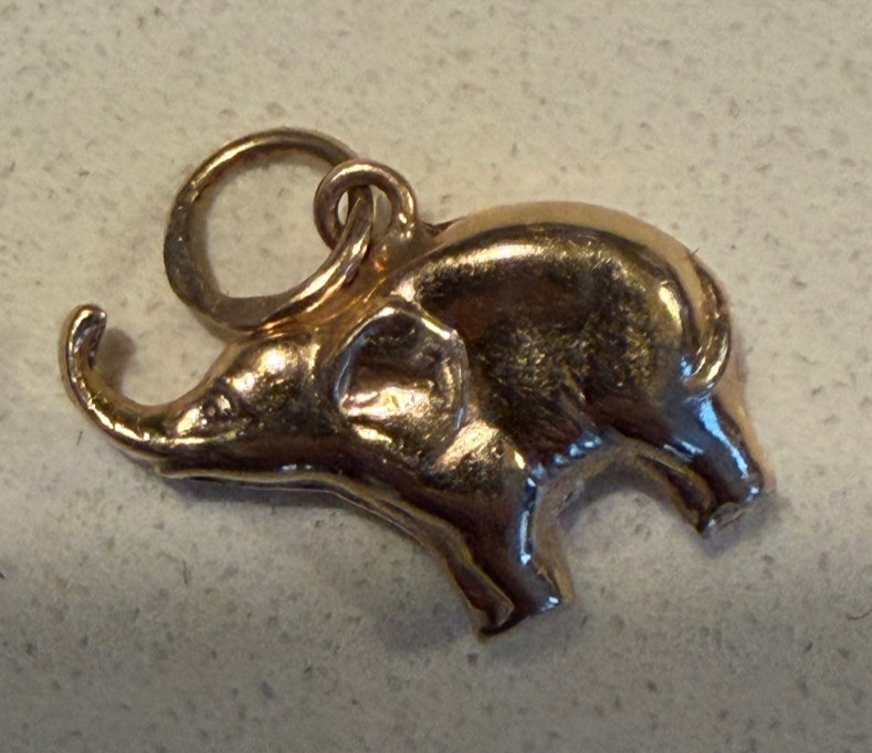 Vintage 3/4″ Solid 10kt Gold Elephant Pendant NOS NOI 0.5g