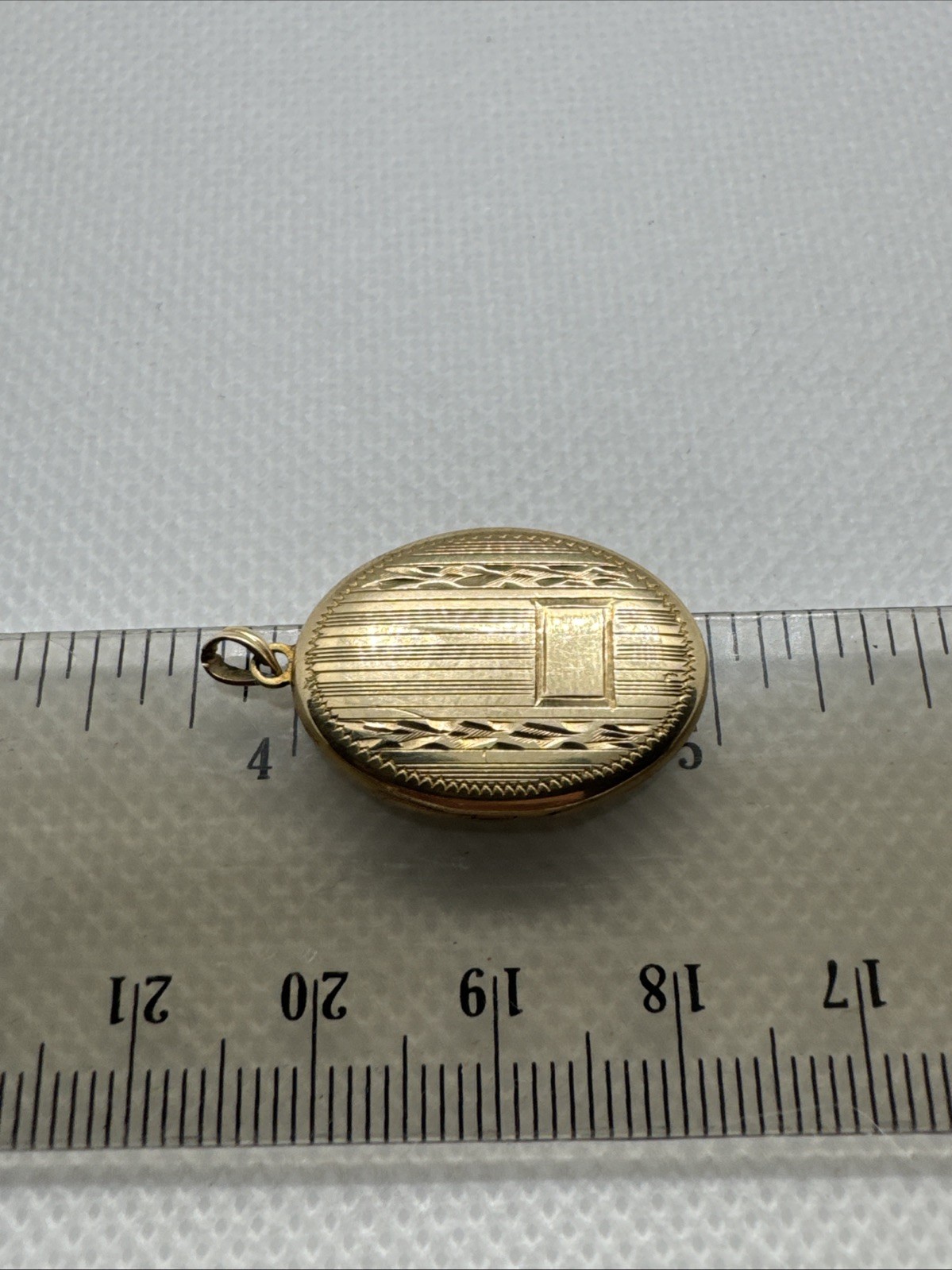 10K Yellow Gold Esemco Vintage Oval Locket Etched w/ Photos 3.17 grams Heirloom