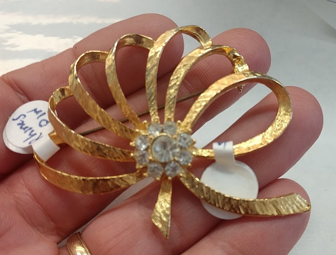Vintage Estate Gold Tone Fan Rhinestone Pin Brooch i#5a