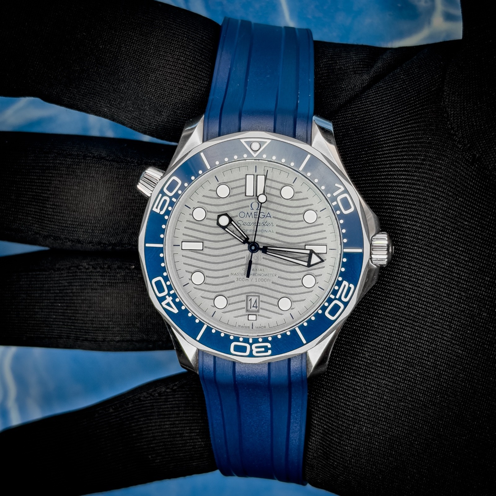 OMEGA Seamaster Diver 300M 210.32.42.20.06.001 Grey Wave Dial Box And Papers