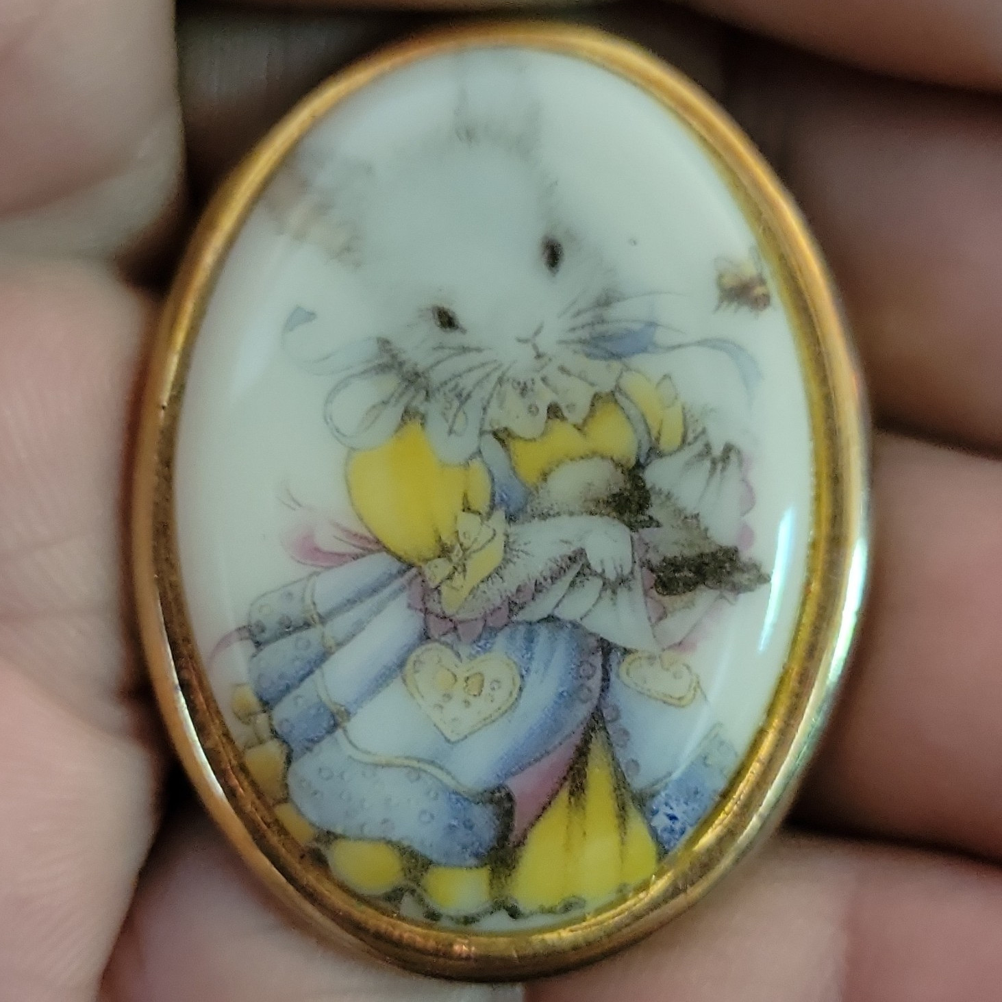 Gold Tone Oval Porcelain Mouse Brooch Pin, Multicolor White