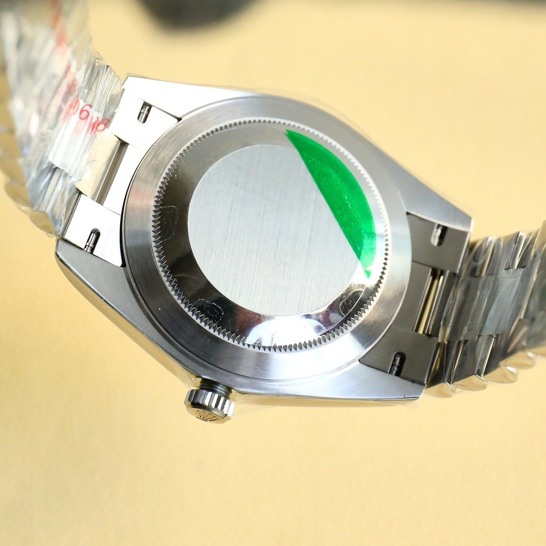 Rolex Oyster Perpetual Day-Date 40mm Fluted Bezel Auto Day/Date Bracelet