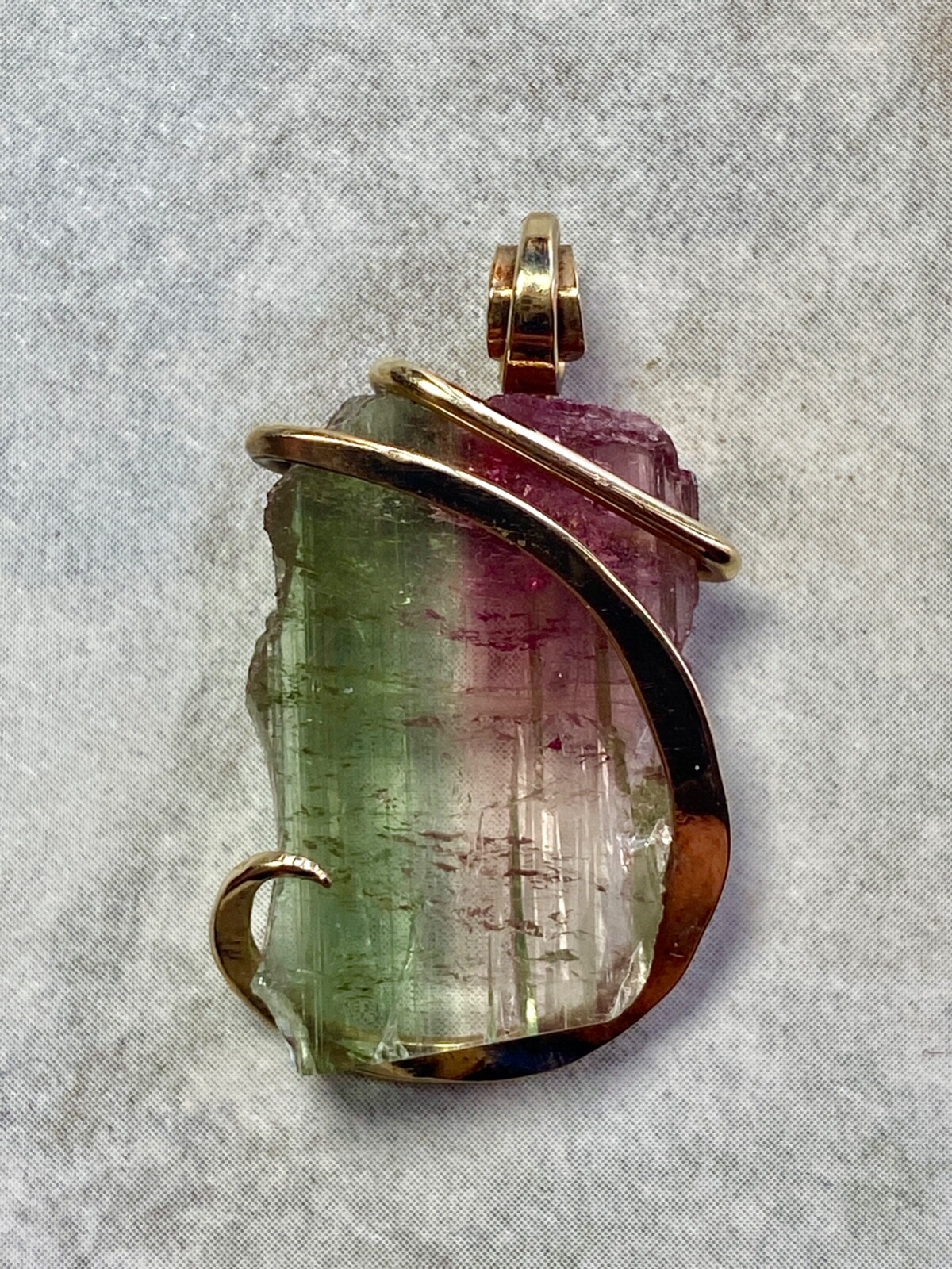 15.02ct Tourmaline Brazil Bi-Color Slice Forge 14K Yellow Gold Pendant Total Wt