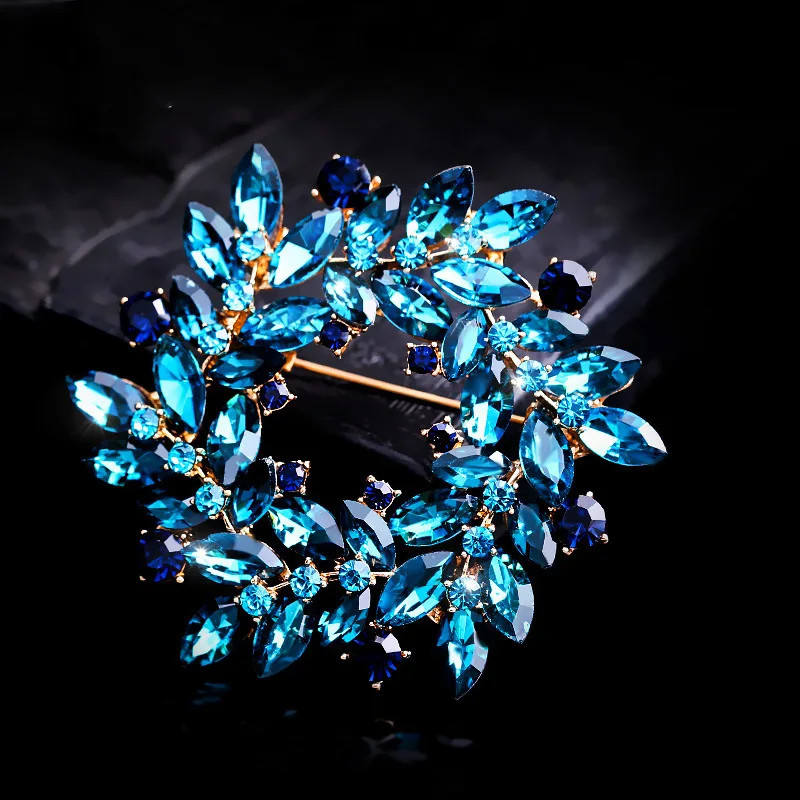 Rhinestone Brooch Wreath Floral Hollow Inlay Lapel Pin Clothing Jewelry