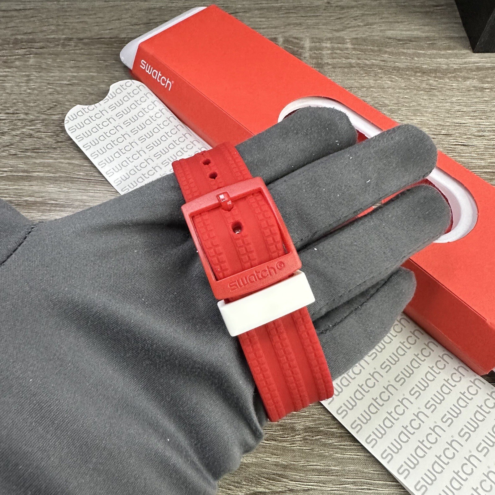 NEW✅ Swatch SPREMUTA Men Red And White Silicone Chronograph Watch 42mm SUSR403