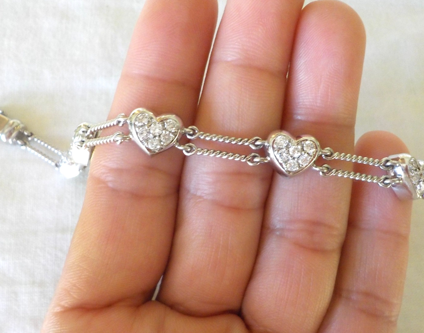 Quality 14K White Gold Heart Bar Diamond Bracelet – 16.6 gms, 6.7 in, 1.08 ctw