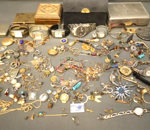 Jewelry 1 LB WEARABLE Bulk Lot Estate Vintage to Modern Costume- LOOK lot #H555