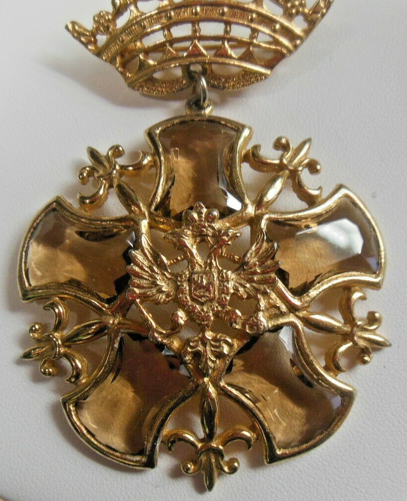 Vintage Gold-tone Pale Brown Glass Eagle Crown Brooch/Pendant 3″