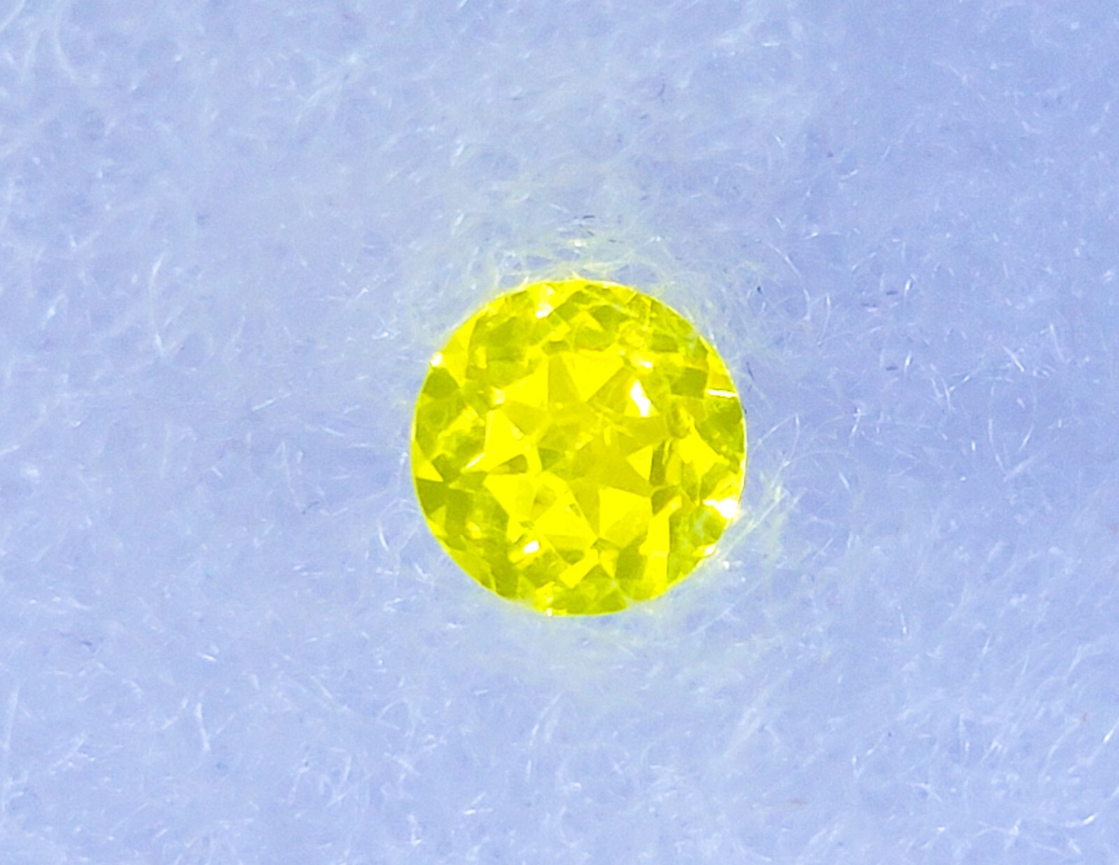 UV Yellow YAG Yttrium Aluminum Garnet 1.5ct Fluorescent Round Brilliant Cut Gem