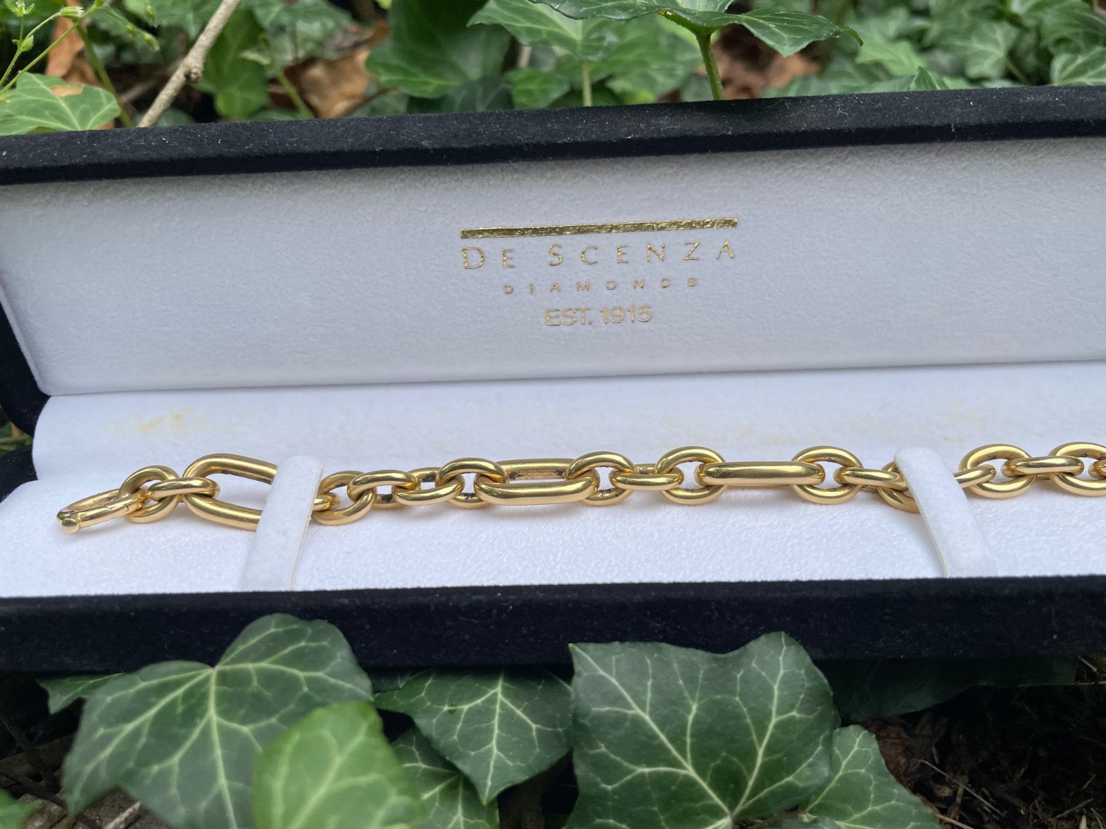 18Kt gold oval link bracelet 7.5 inch length