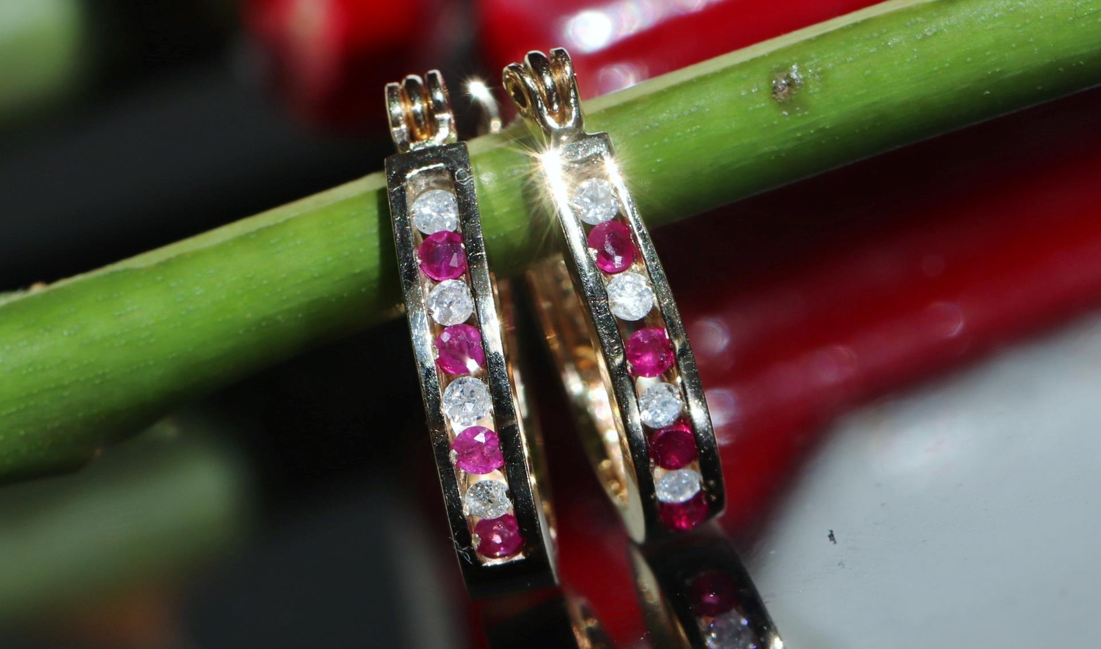 10k yellow gold earrings 0.27ct natural, treated ruby diamond hoop 2.20gr N3634