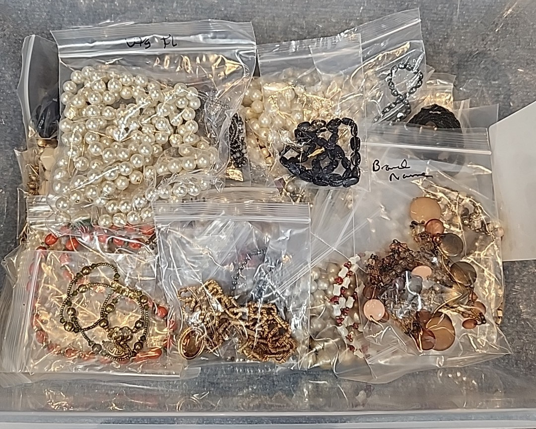 Jewelry Wearable Vintage Collection 5 Lbs Lot #515 See Description