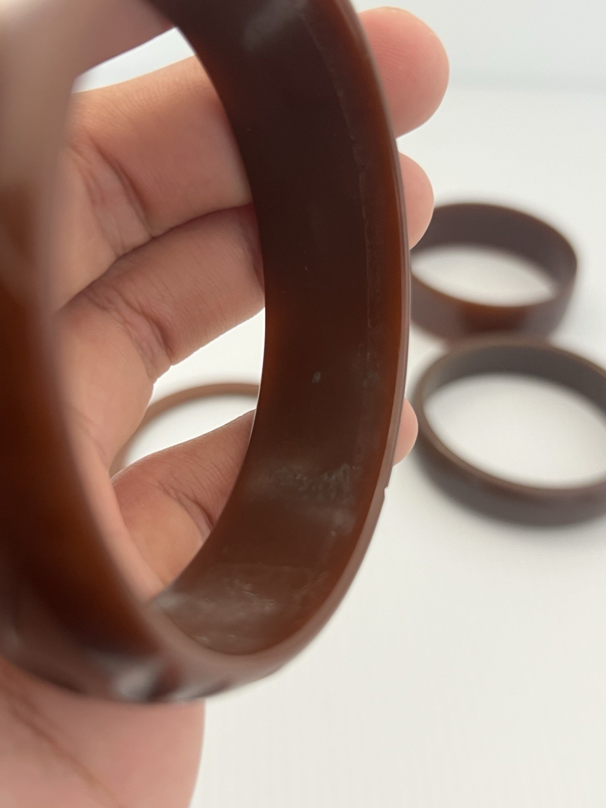 VTG Dark Brown Bakelite Bangle Bracelets – Lot of 4 – Diff Sizes – 1 Carved