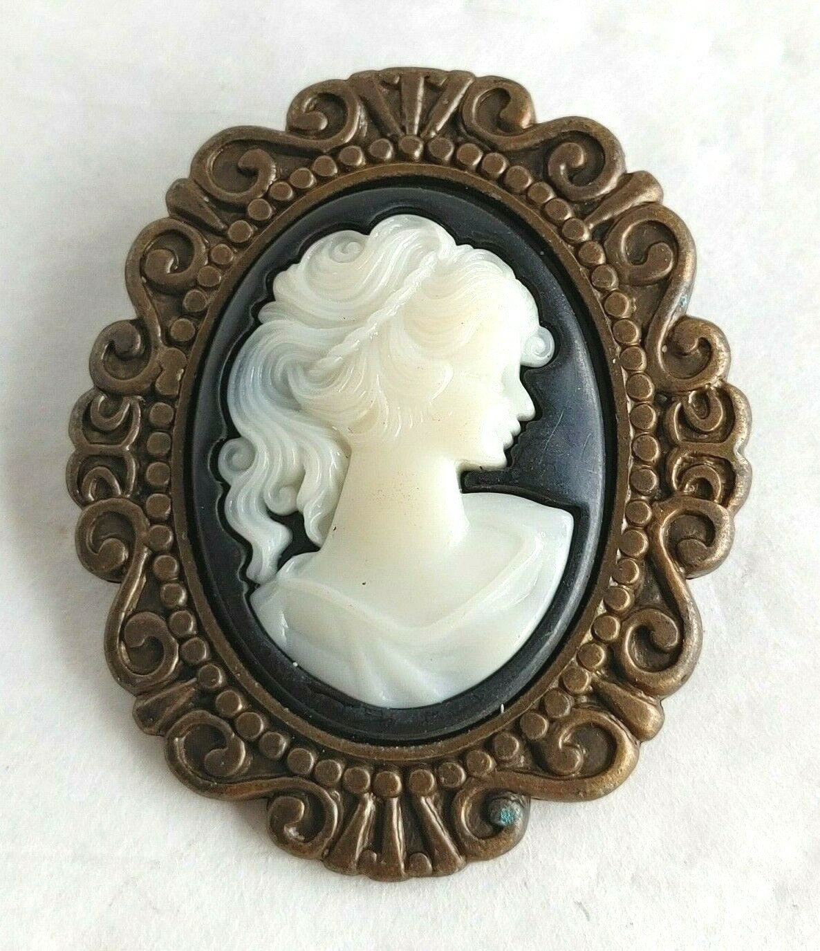 Vintage Cameo Pin Brown Black White Plastic Approximately 2.25″ #16550