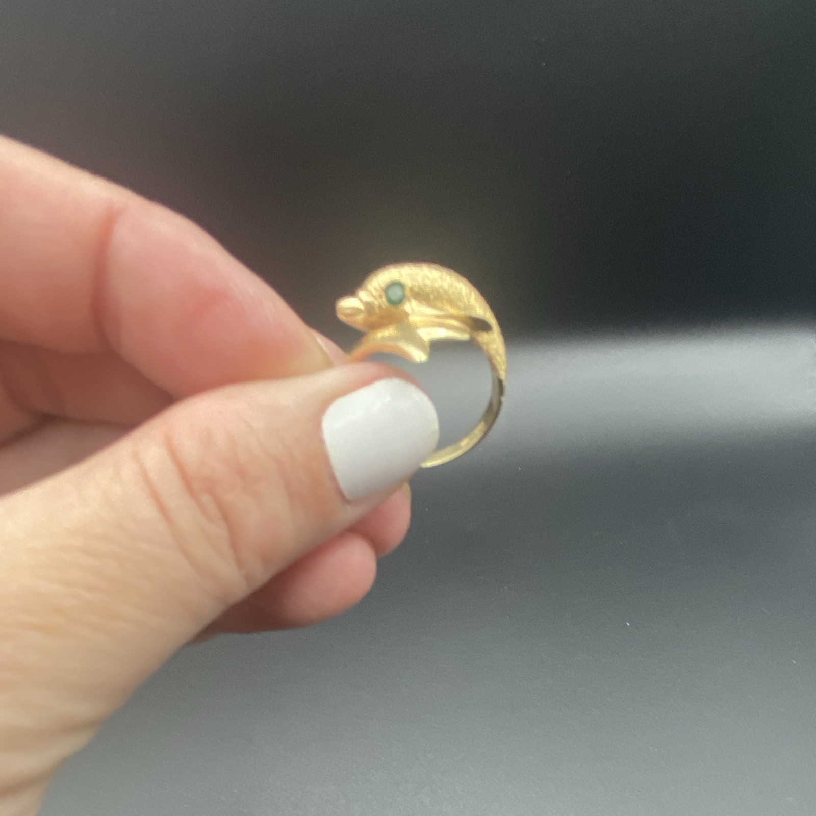 Gold 14k Dolphin Band Ring Size 6 w/ Round Emerald Accent 4g