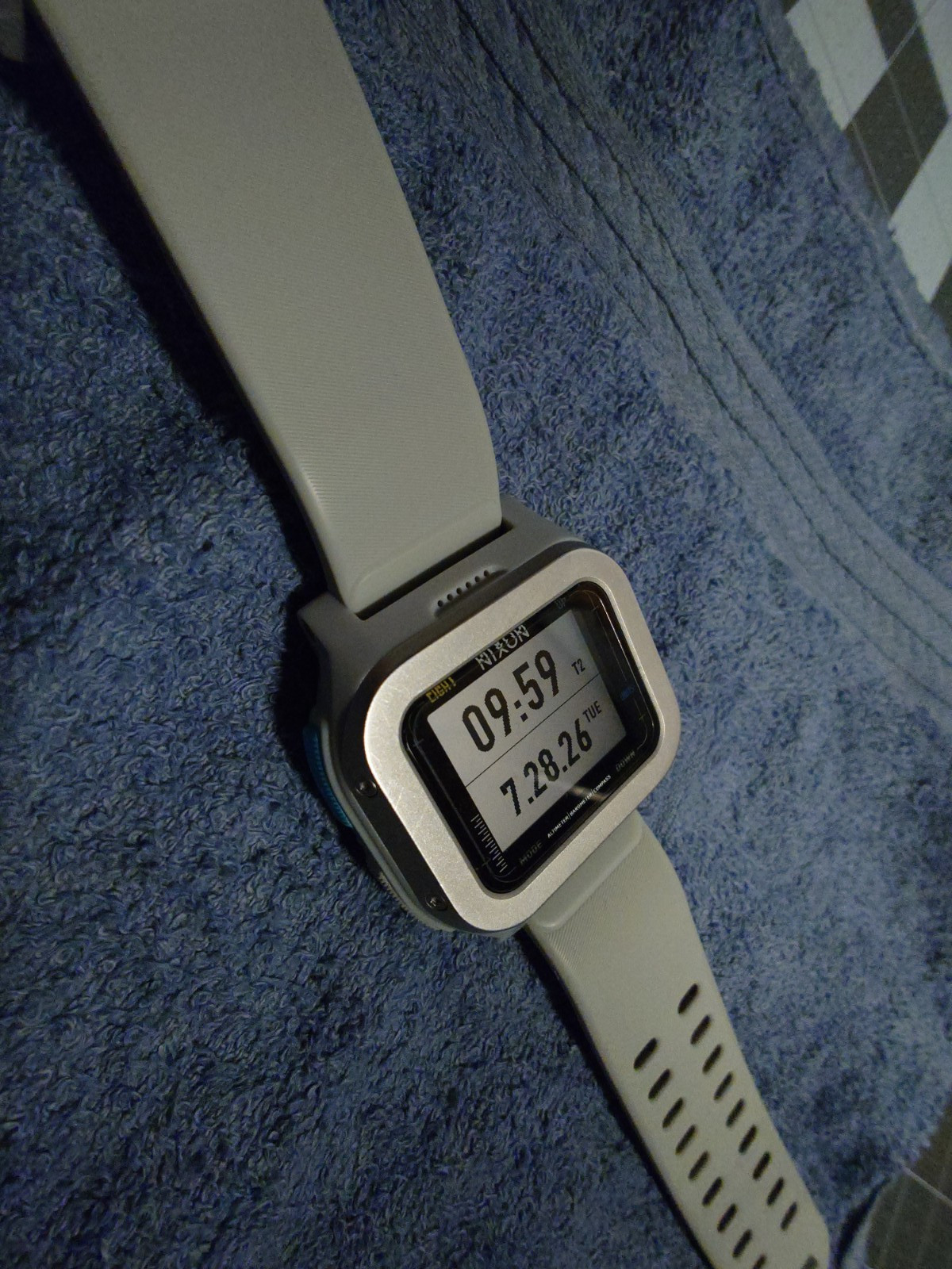 Nixon Regulus Expedition off white with Altimeter, Barometer, Compass and Temp