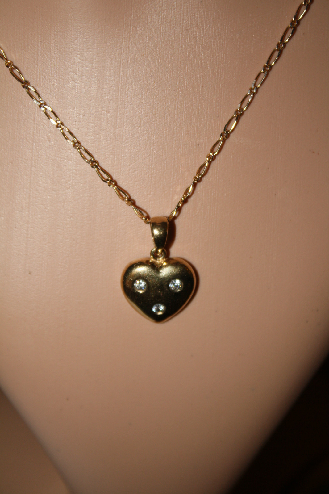 100% Genuine 9k Solid Yellow Gold 0.33CT Clear Quartz Stones Love Heart Pendant