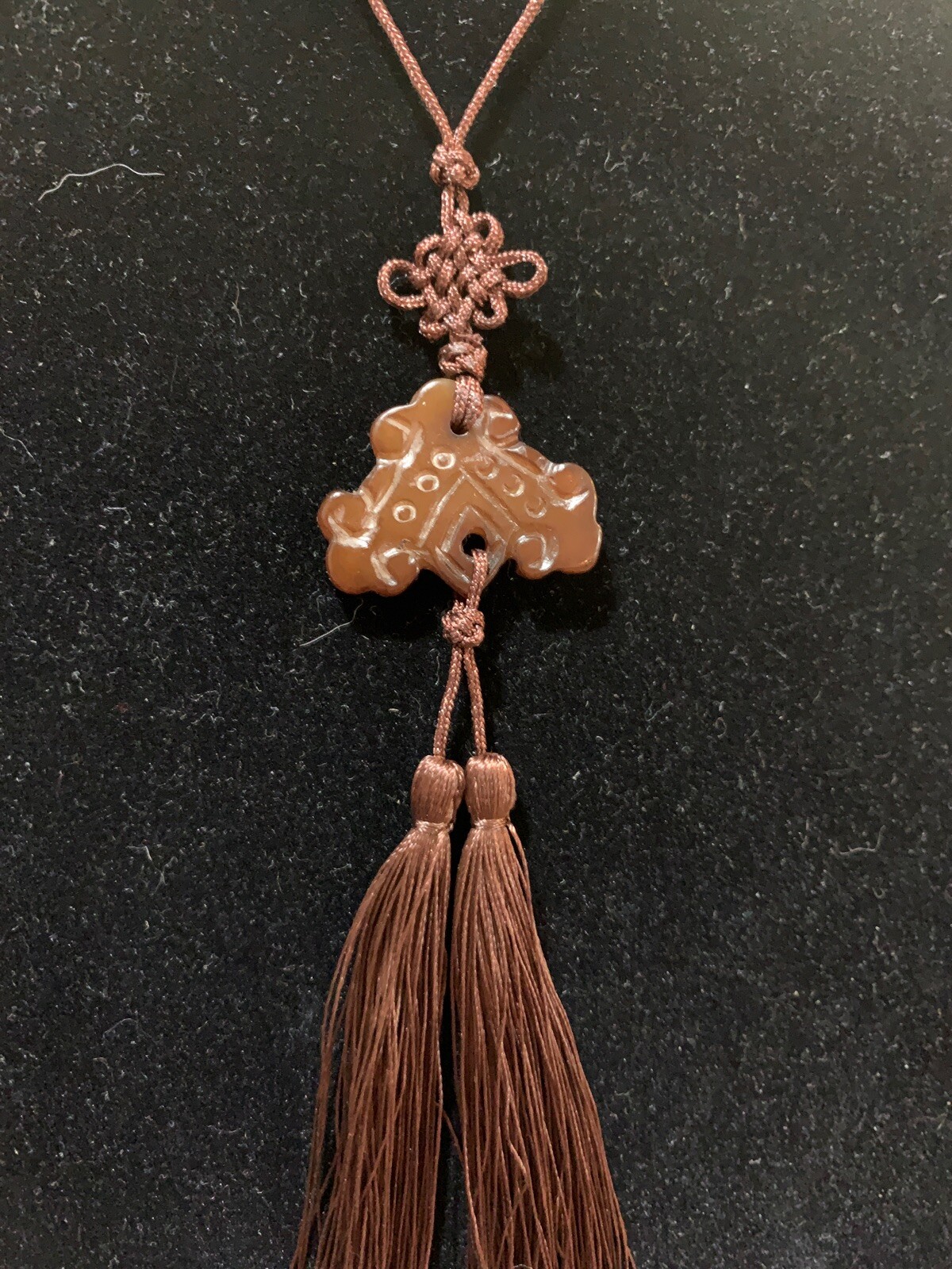 19″ VINTAGE CHINESE EXPORT CARVED SERPENTINE STONE CHIME TASSEL PENDANT NECKLACE