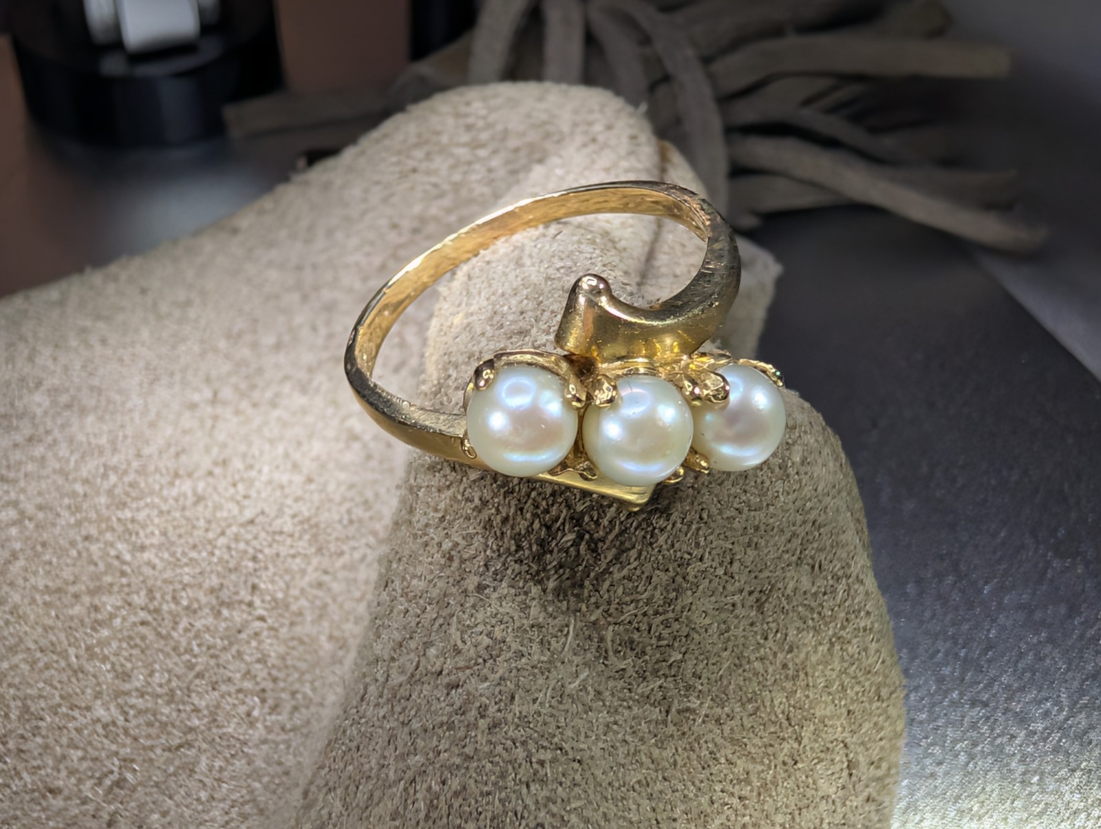 intage Solid 10K Yellow Gold 3 Pearl Bypass Ring Size 5.5 Three Stone 3.0g RG