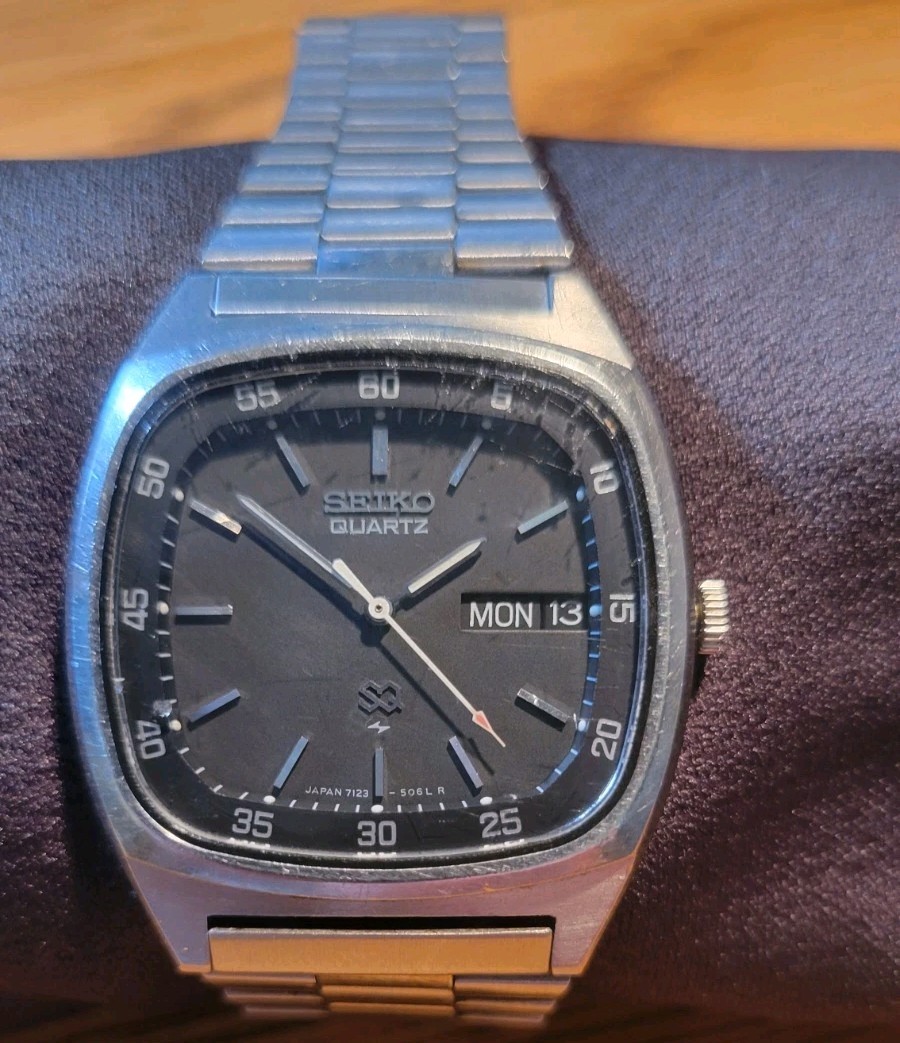 VintageSeiko Quartz Men’s Day/Date 35mm Black Dial Silver Steel Bracelet
