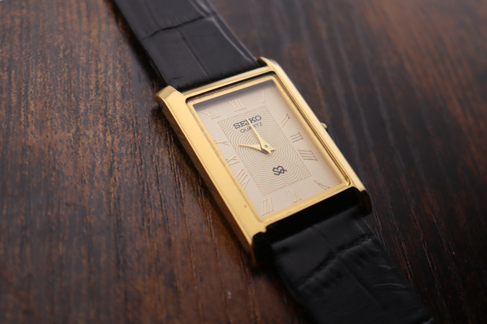 vintage Seiko Slim Tank Quartz Men White Dial Black leather Dress Watch