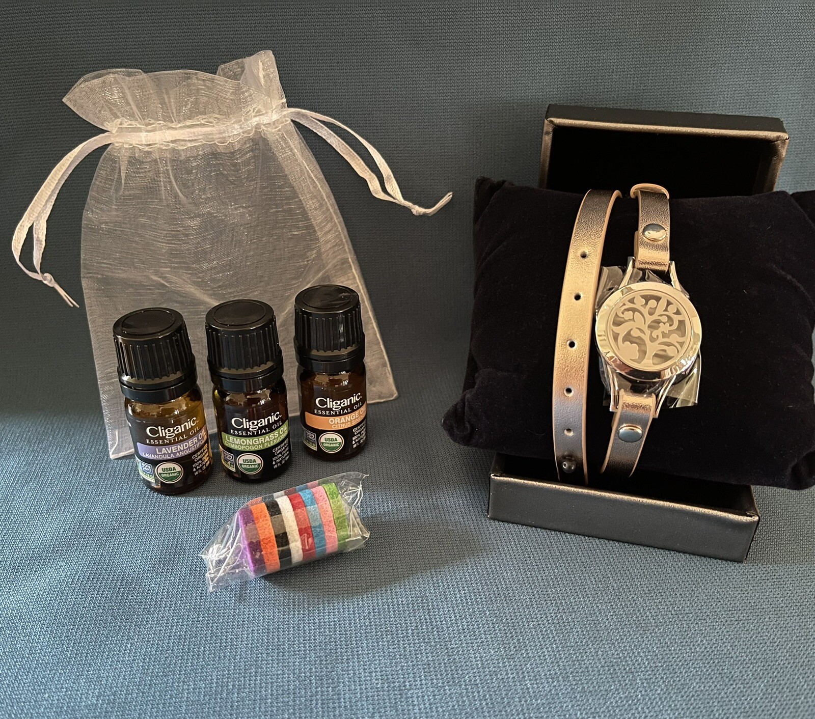 Tree of Life Stress Relieving Stainless Diffuser Locket & 3 Org Essential Oils