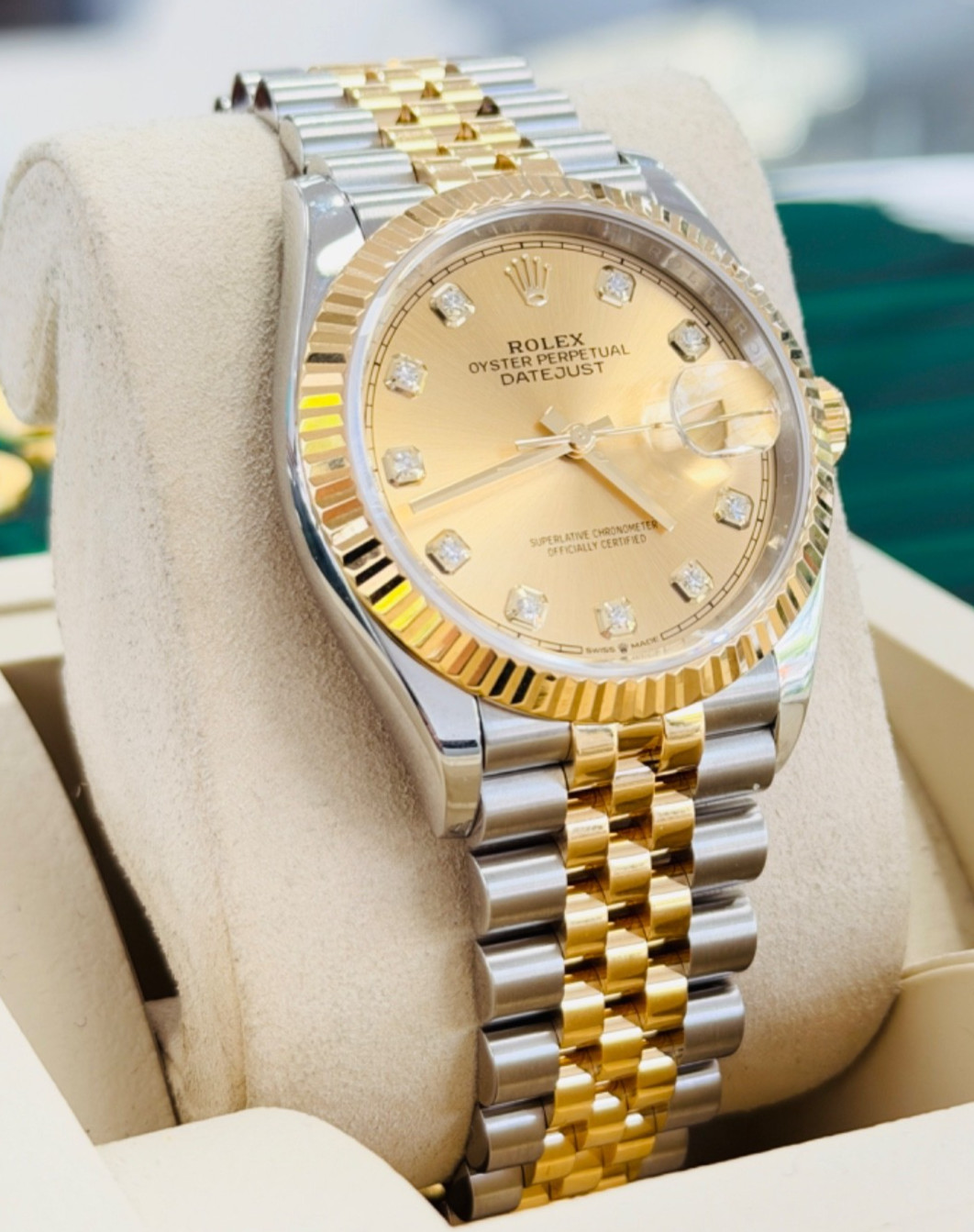 Rolex Datejust 36 126233 Stainless /Gold Factory Champagne Diamond Dial Jubilee