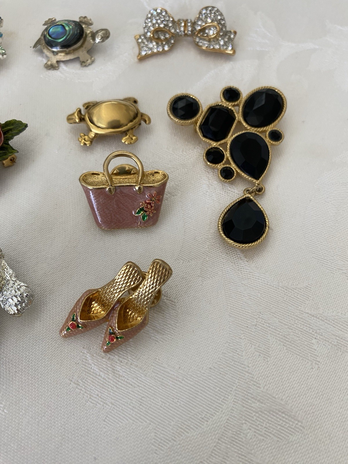 Vintage Lot Of 15 Brooches Some Signed