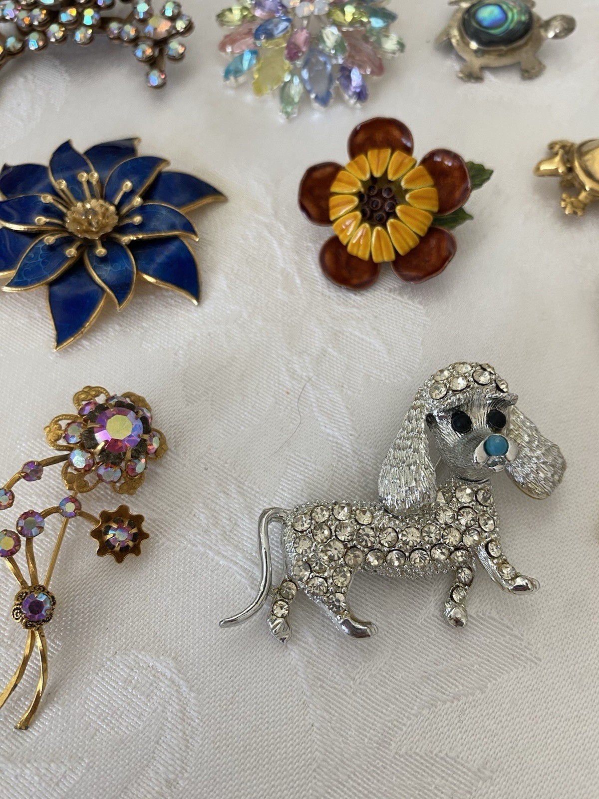 Vintage Lot Of 15 Brooches Some Signed