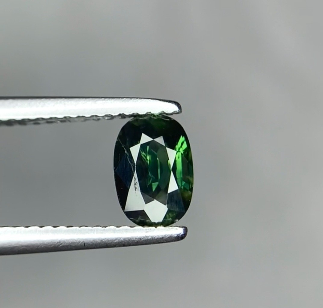 1.06ct Natural Shapire. Oval Polished Gemstone. TS 8