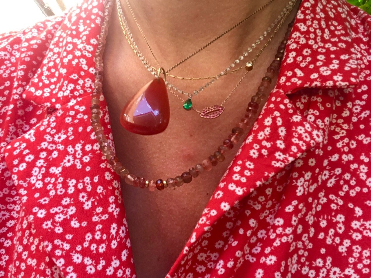 Solid 9ct gold carnelian pendant 9k 375