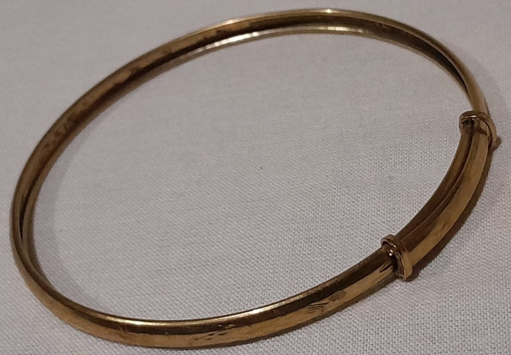 LARGE 9ct Gold ‘ADULT’S EXPANDABLE DIAMOND-CUT’ 8 inch Round BANGLE. 4.40 grams