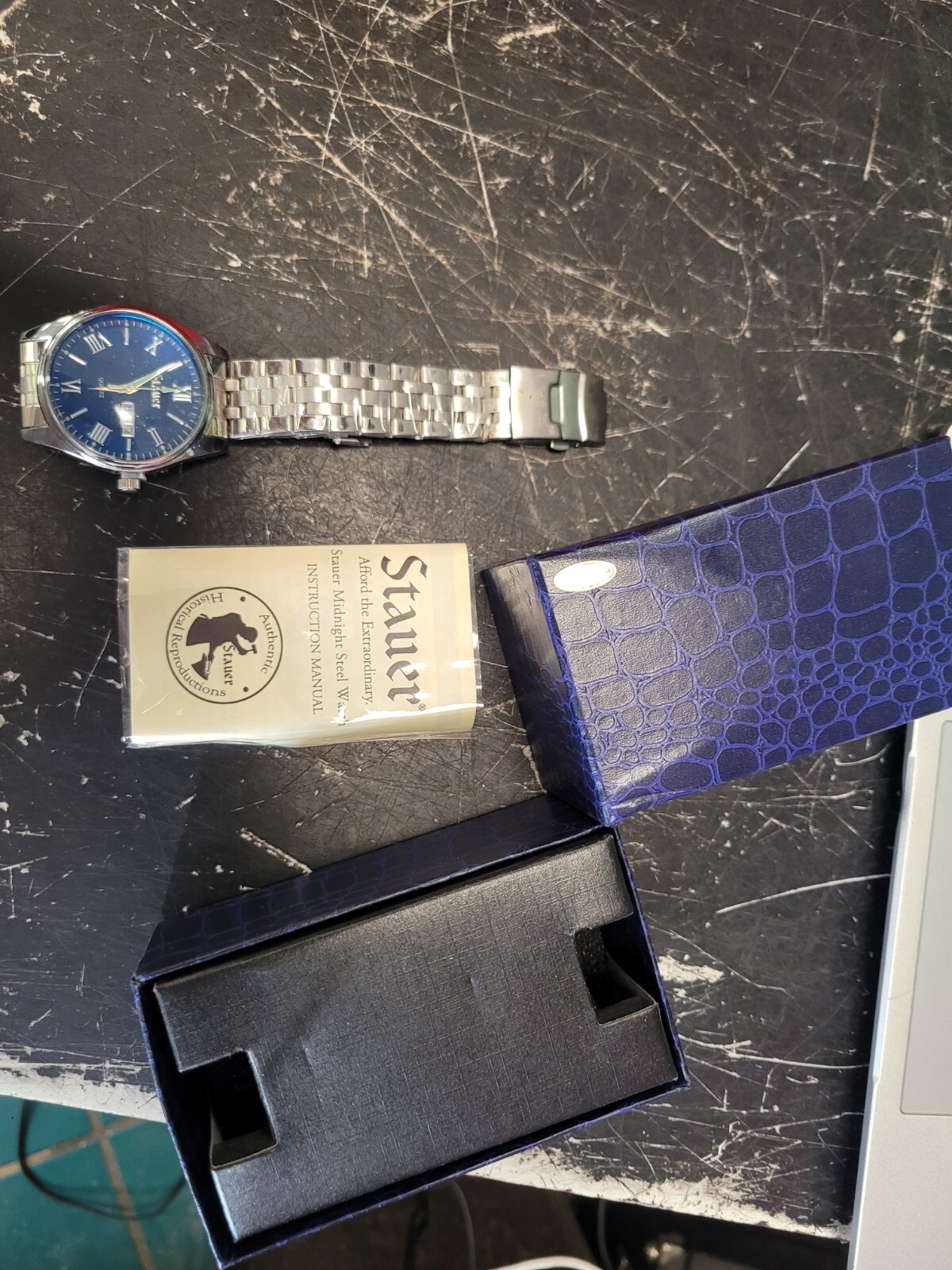 Never Used Stauer Watch Men Silver Tone Date 35713 SL28 w/ Box Blue Face Green