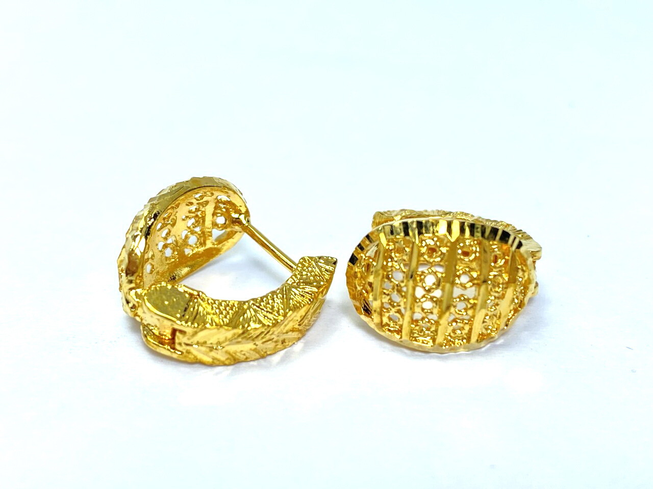 Classy Detail Lever Back Huggie Earrings 22K 18K Gold GP Thai Made Jewelry GT20
