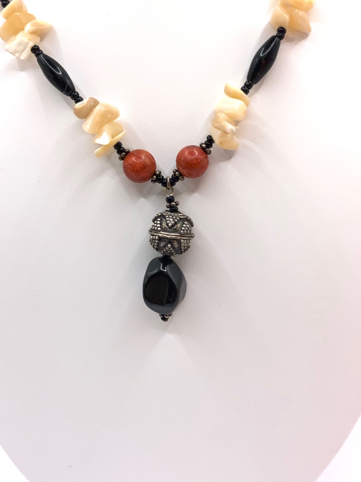 Mother of Pearl Black Onyx Coral Vintage Bead Necklace J866