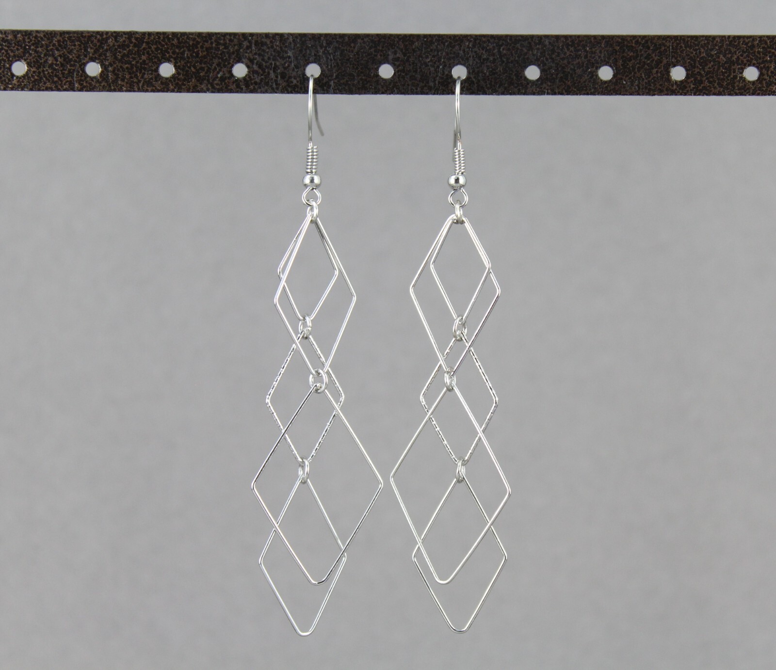 Silver chandelier earrings dangle pendant wiggly flowy 3.5″ long Very Liteweight