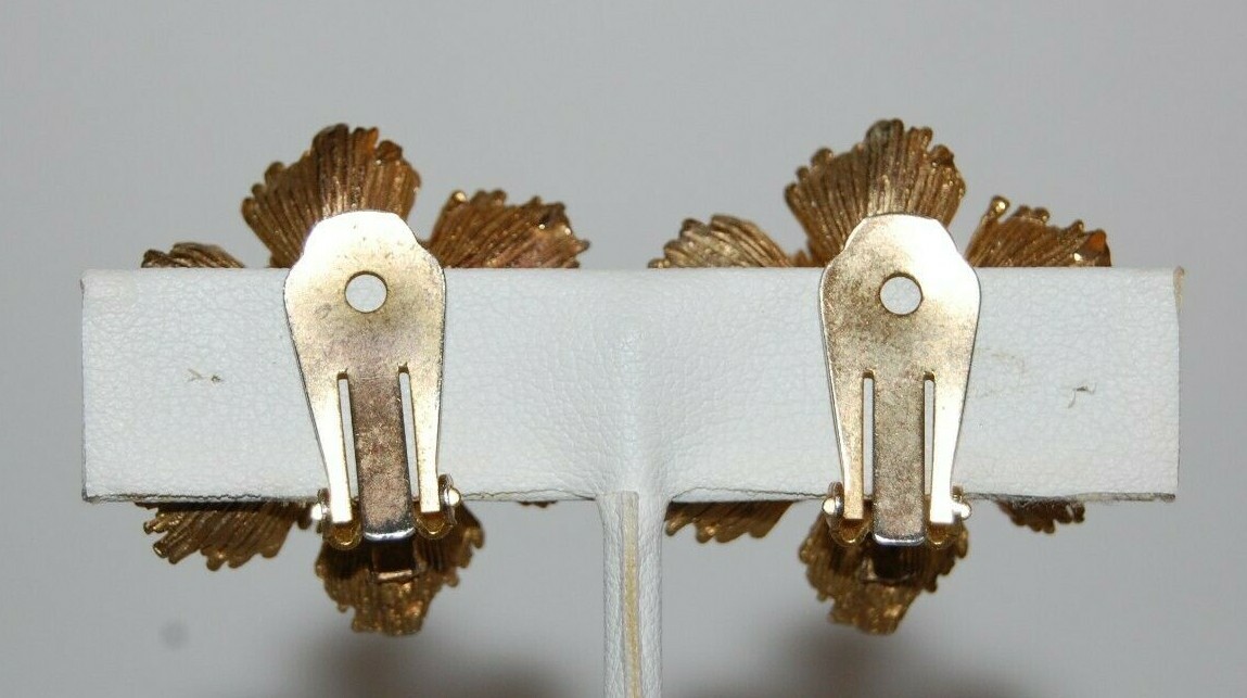 VTG MCM COUTURE GOLDEN FLOWING RIBBON FLOWER & RHINESTONE ACCENTS CLIP EARRINGS