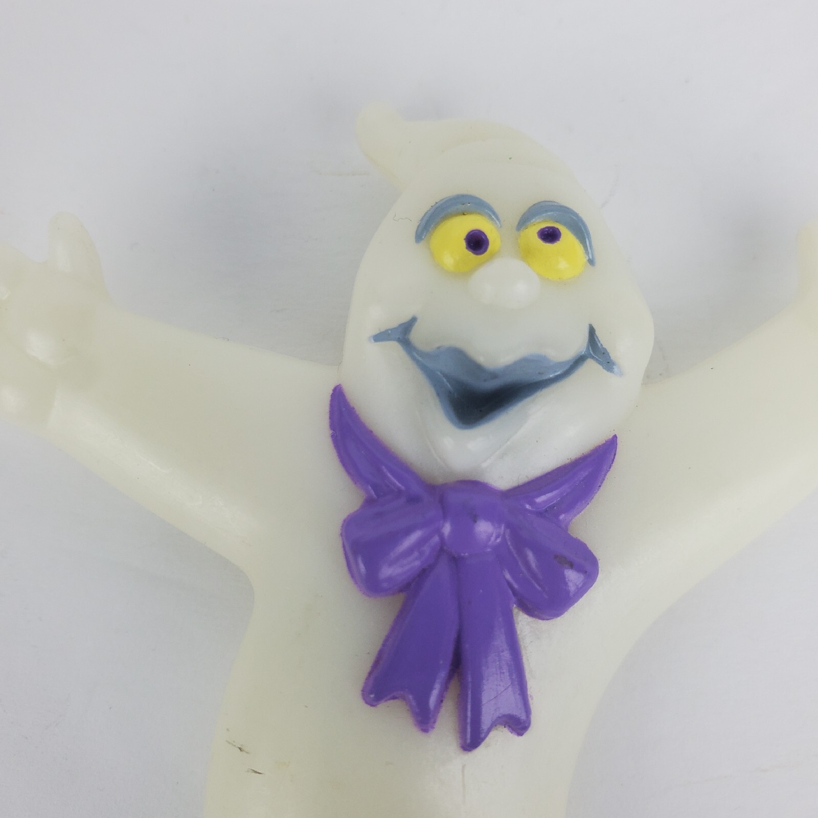 Vintage Hallmark Plastic Resin Ghost Purple Bow Halloween Brooch Pin Jewelry