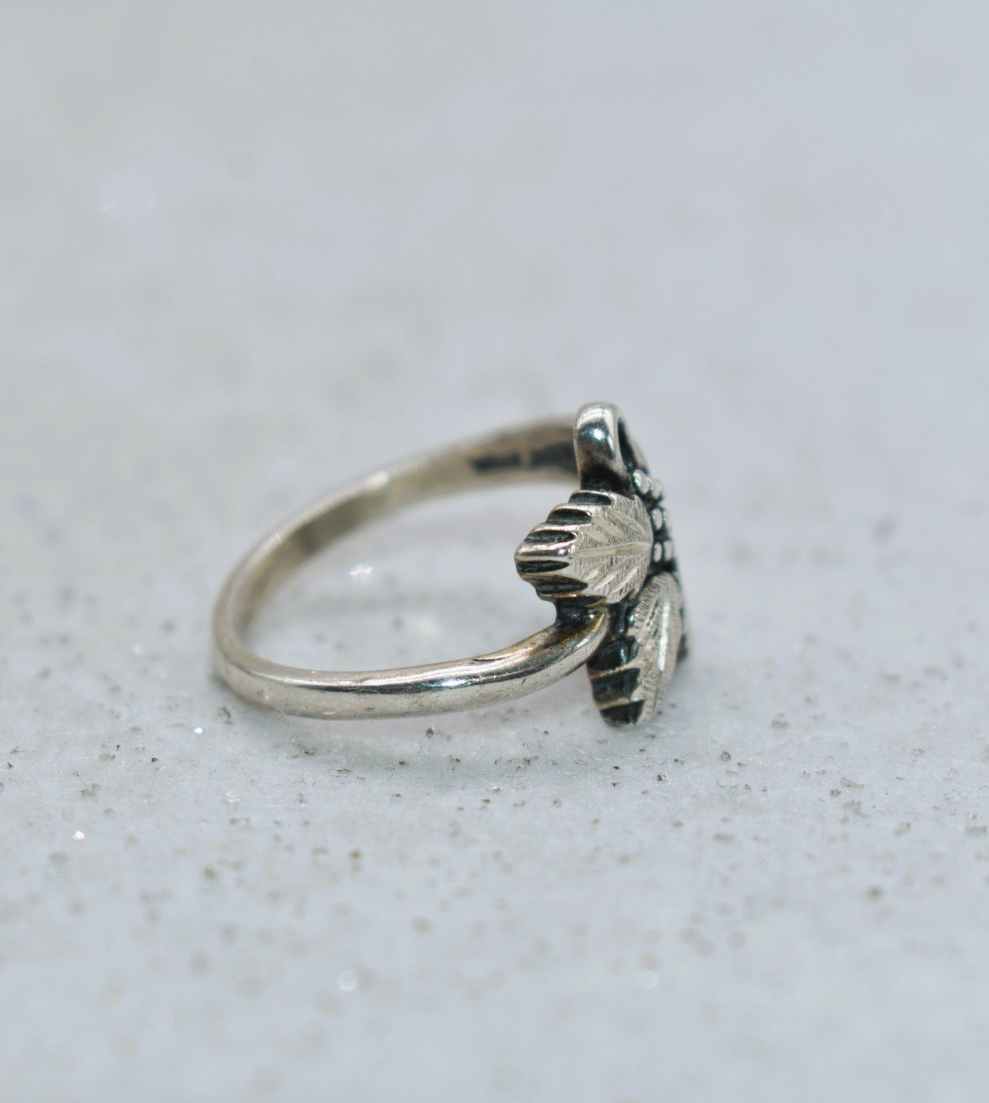 Wheeler Manufacturing Sterling Silver Leaves & Grape Vine Ring Size 6