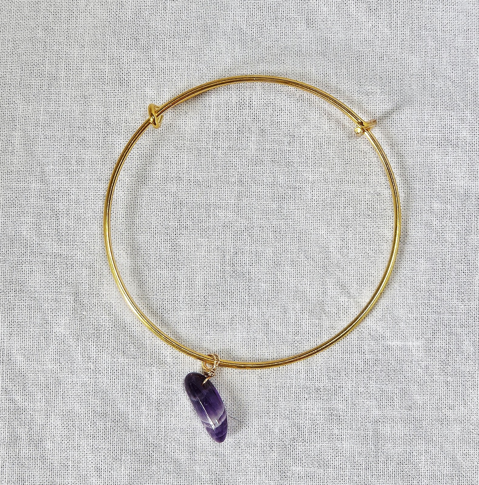Gold Tone Bangle Bracelet Purple Stone Dangle Charm J1-3372