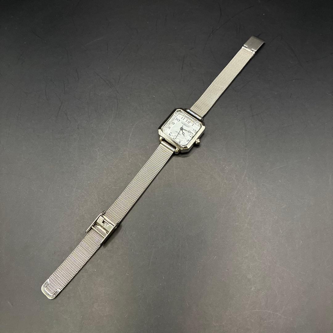 Aureole Quartz Black Dial Wristwatch