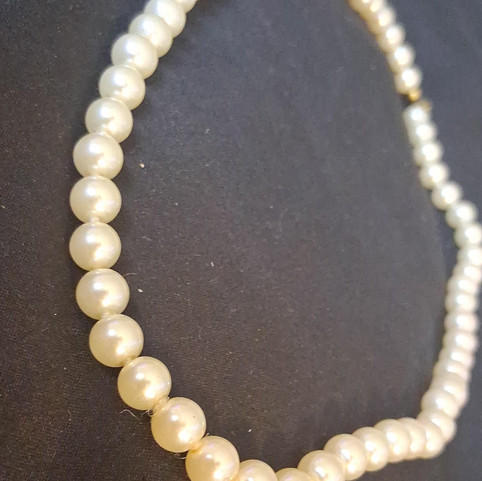 White Faux Pearl Ball/Bead Beaded Strand Necklace Round Barrel Clasp Undated