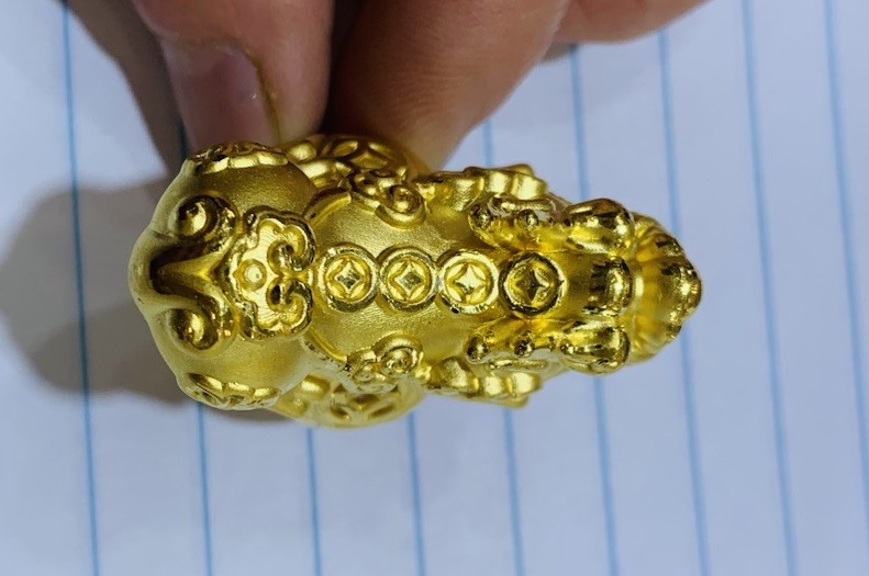 24K Yellow Gold Band 3D Lucky Pixiu Ring9.83Grams 8.5Size (Hong Kong)