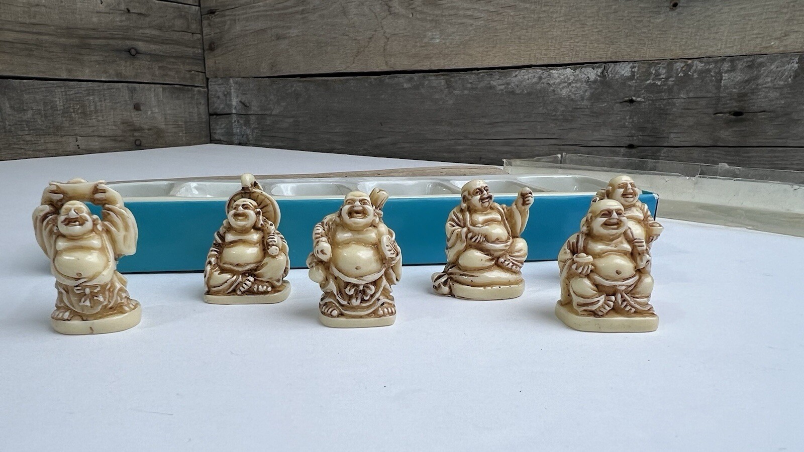 6 Piece Resin White/Brown Carved Buddha Face Head Pendant Amulet Necklace 🤎