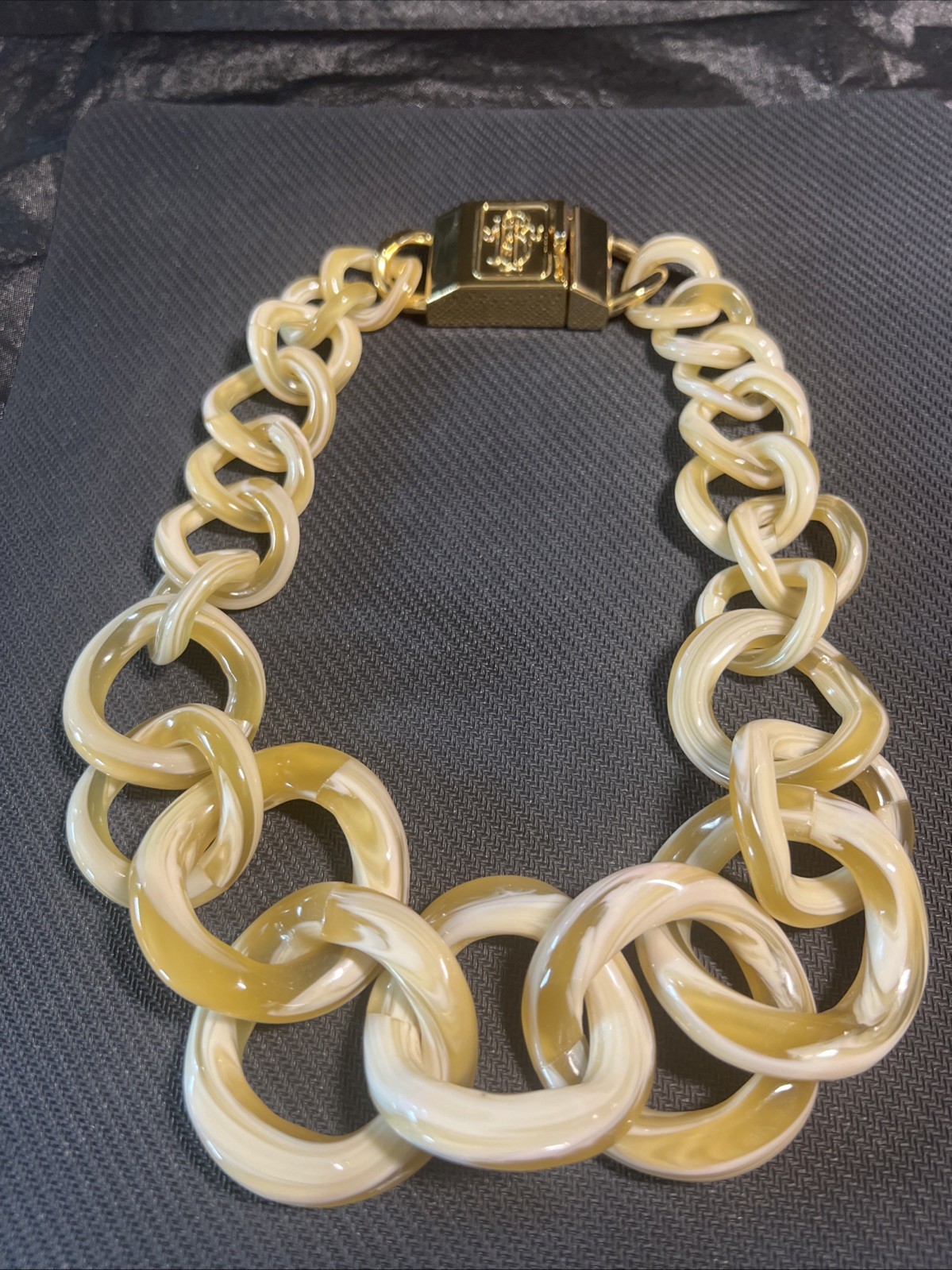 Tori Burch Butterscotch Cream Swirl Graduated Resin Link Necklace 19 1/2 Inches
