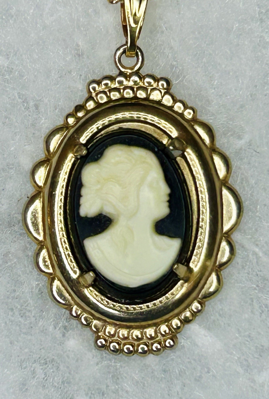 G Vintage Black & Ivory Cameo Pendant Necklace (c. 1975–1985)