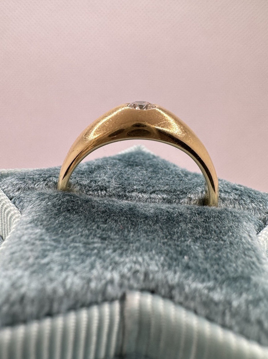 Contemporary 14k Yellow Gold Gypsy Ring Size ~7.25 Natural Diamond
